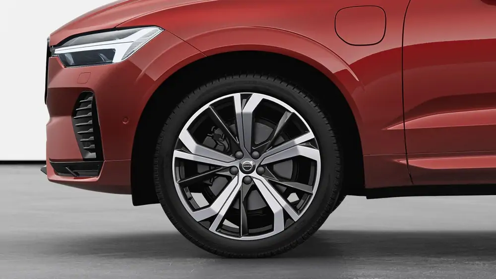 Nouveau Volvo XC60 SUV Ultimate Hybride rechargeable 4 roues motrices Fusion Red 3