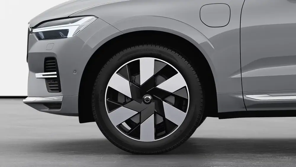 Nouveau Volvo XC60 SUV Ultimate Hybride rechargeable 4 roues motrices Vapour Grey 3