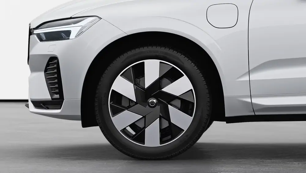 Nouveau Volvo XC60 SUV Ultimate Hybride rechargeable 4 roues motrices Crystal White Pearl 3