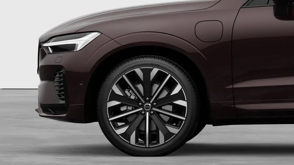 Nouveau Volvo XC60 SUV Ultimate Hybride rechargeable 4 roues motrices Mulberry Red 3