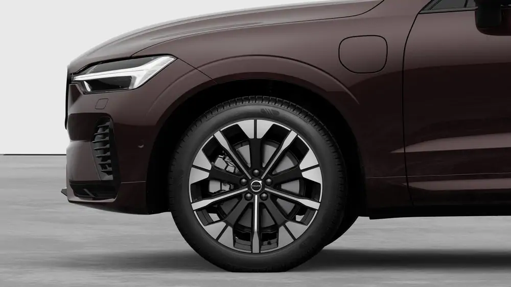 Nouveau Volvo XC60 SUV Ultimate Hybride rechargeable 4 roues motrices Mulberry Red 3