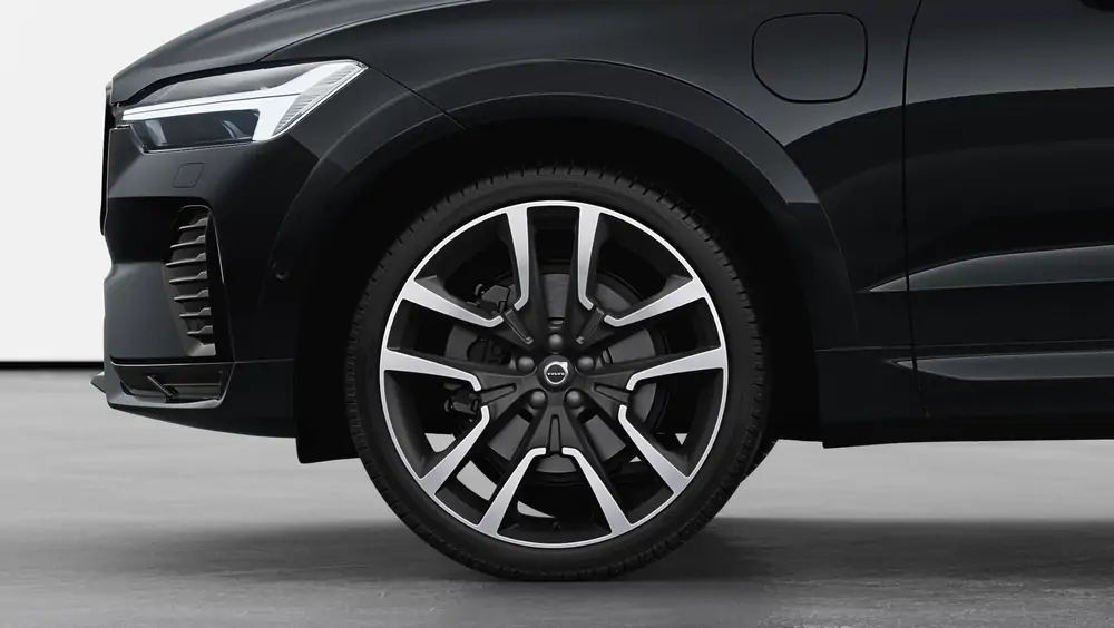 Nouveau Volvo XC60 SUV Ultimate Hybride rechargeable 4 roues motrices Onyx Black 3
