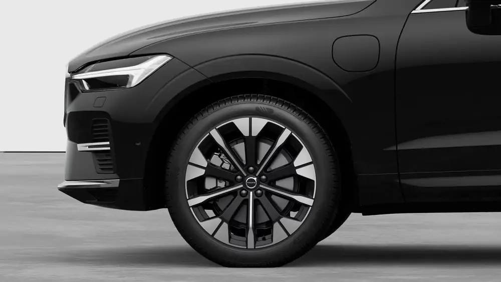 Nouveau Volvo XC60 SUV Ultimate Hybride rechargeable 4 roues motrices Onyx Black 3