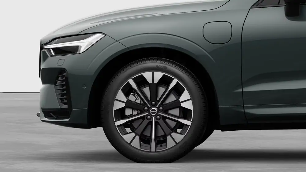 Nouveau Volvo XC60 SUV Ultimate Hybride rechargeable 4 roues motrices Forest Lake 3