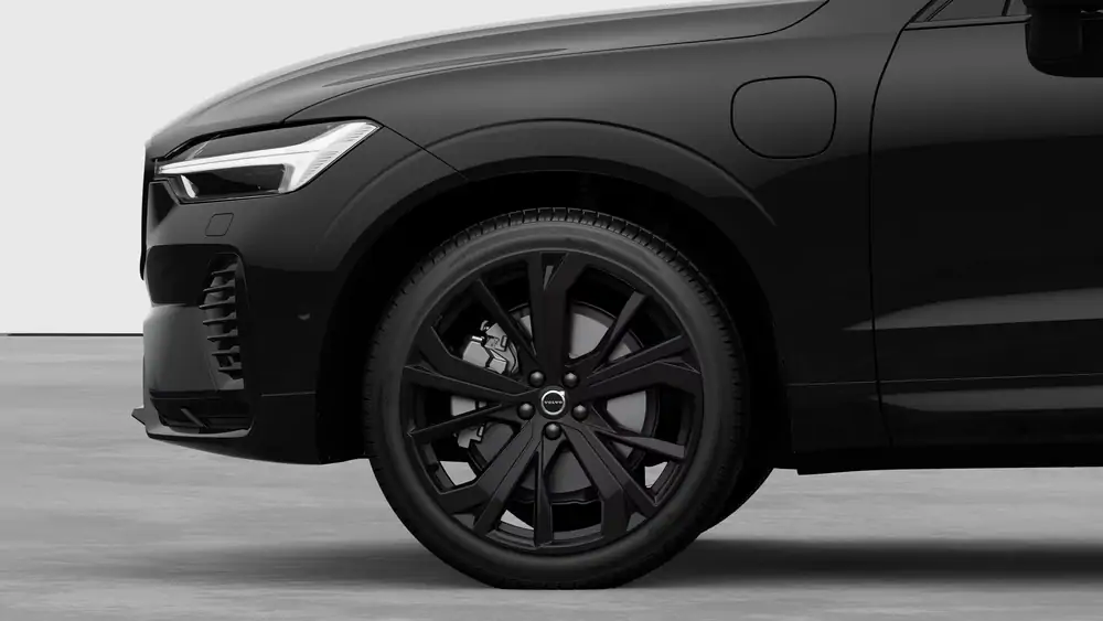 Nouveau Volvo XC60 SUV Ultimate Hybride rechargeable 4 roues motrices Onyx Black 3