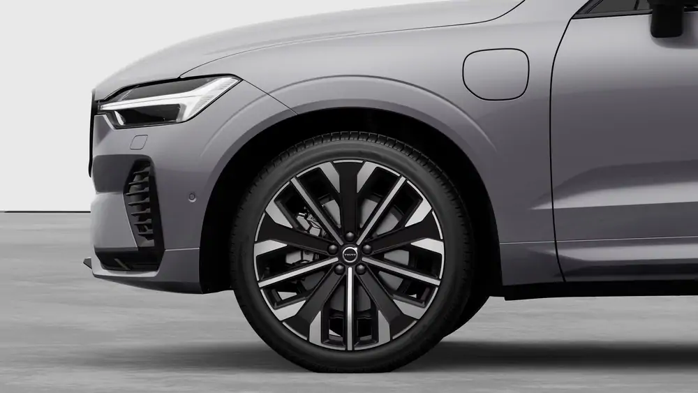 Nouveau Volvo XC60 SUV Ultimate Hybride rechargeable 4 roues motrices Aurora Silver 3