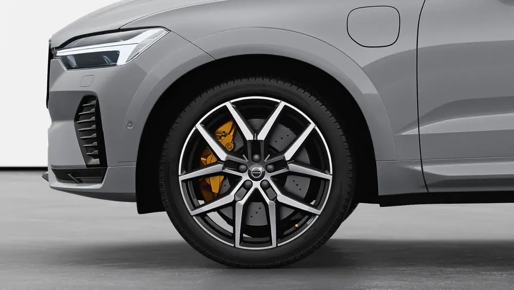 Nouveau Volvo XC60 SUV Polestar Engineered Hybride rechargeable 4 roues motrices Vapour Grey 3