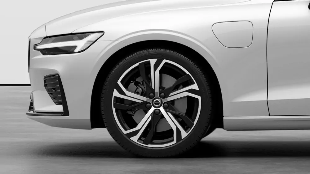 Nouveau Volvo V60 Break Plus Hybride rechargeable 4 roues motrices Crystal White Pearl 3