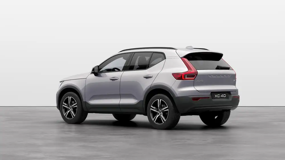 Nouveau Volvo XC40 SUV Plus B3 Micro-hybride 2 roues motrices (Traction) Silver Dawn 2