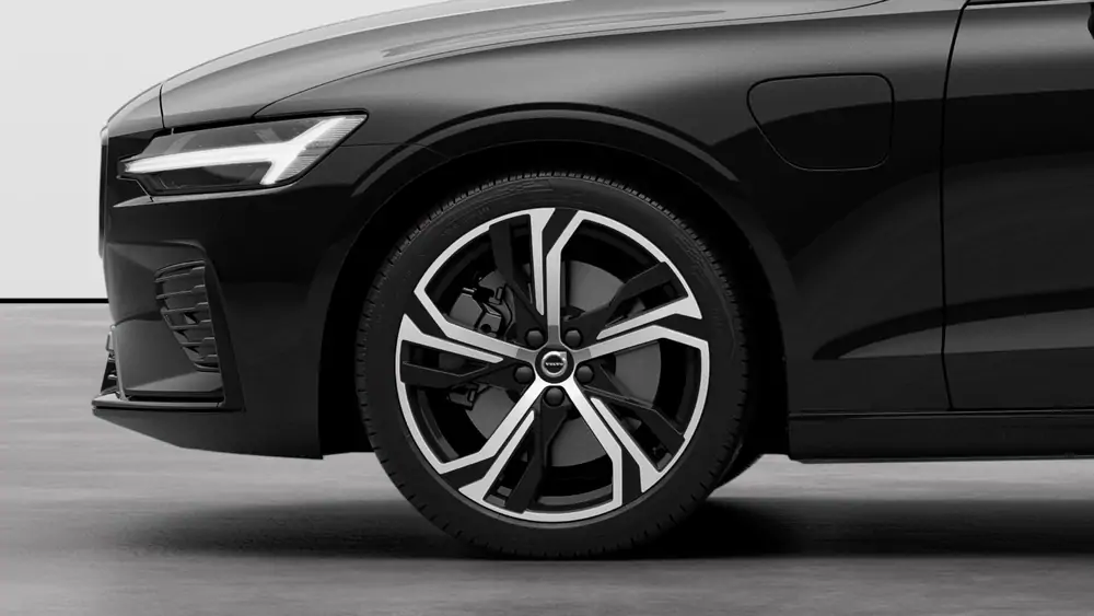 Nouveau Volvo V60 Break Plus Hybride rechargeable 4 roues motrices Onyx Black 3