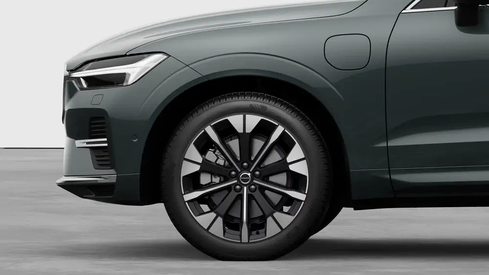 Nouveau Volvo XC60 SUV Ultimate Hybride rechargeable 4 roues motrices Forest Lake 3
