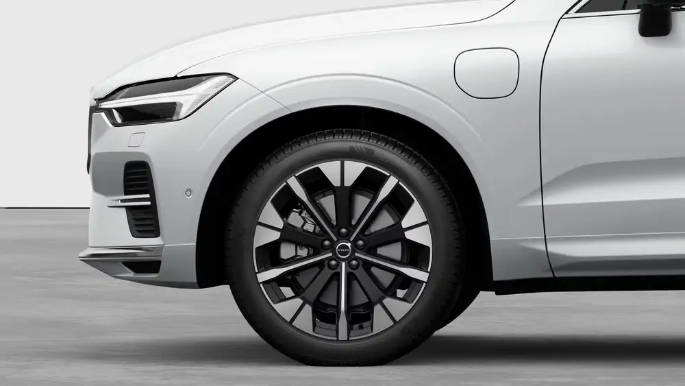 Nouveau Volvo XC60 SUV Ultimate Hybride rechargeable 4 roues motrices Crystal White Pearl 3
