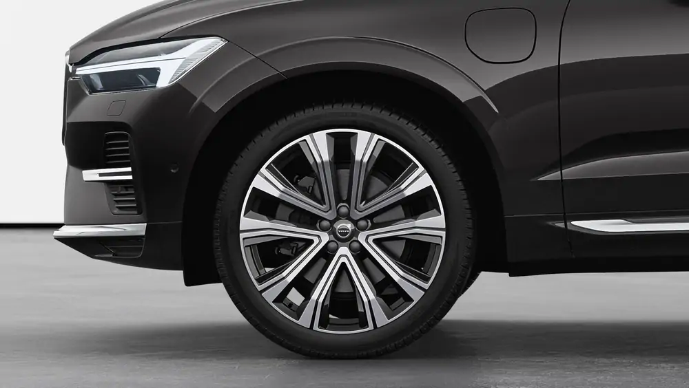 Nouveau Volvo XC60 SUV Ultimate Hybride rechargeable 4 roues motrices Platinum Grey 3