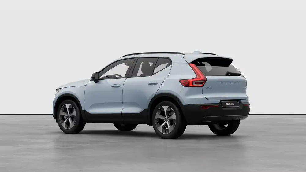 Nouveau Volvo XC40 SUV Plus Micro-hybride 2 roues motrices (Traction) Cloud Blue 2