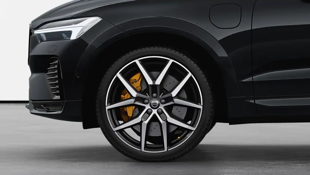 Nouveau Volvo XC60 SUV Polestar Engineered Hybride rechargeable 4 roues motrices Onyx Black 3