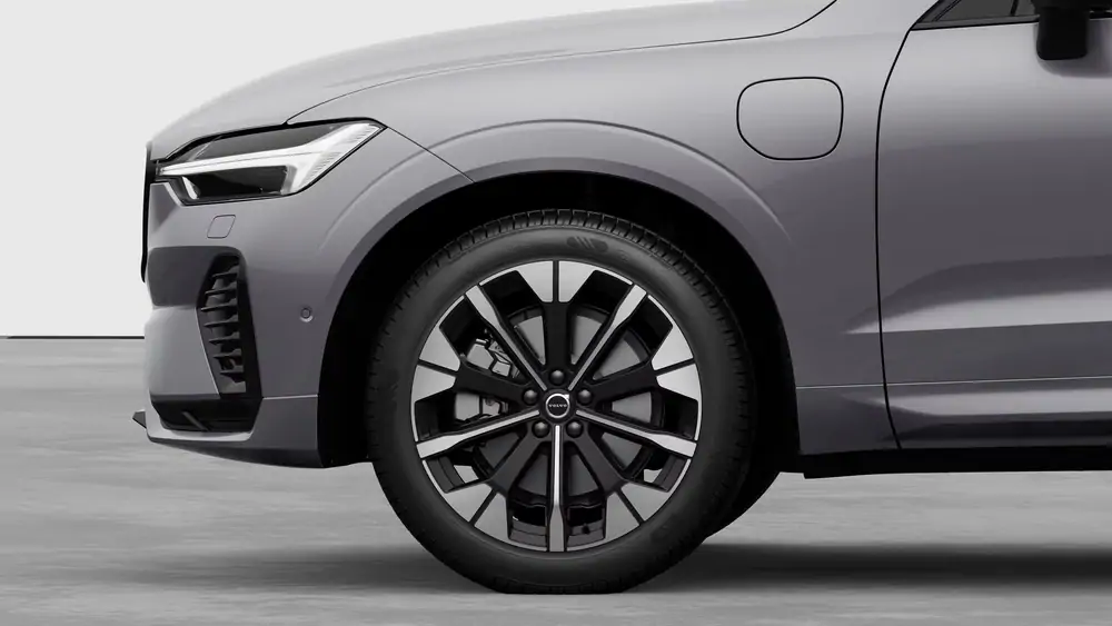 Nouveau Volvo XC60 SUV Ultimate Hybride rechargeable 4 roues motrices Aurora Silver 3