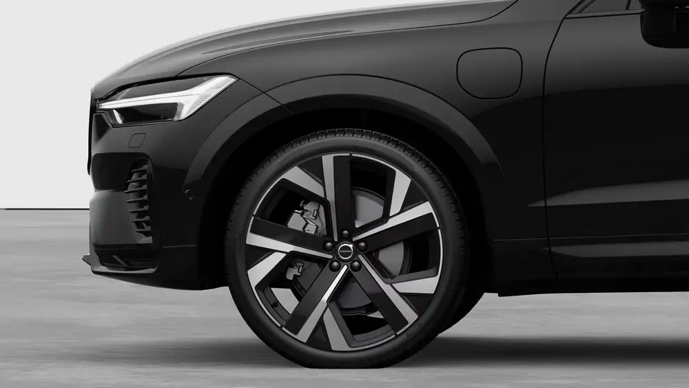 Nouveau Volvo XC60 SUV Ultimate Hybride rechargeable 4 roues motrices Onyx Black 3
