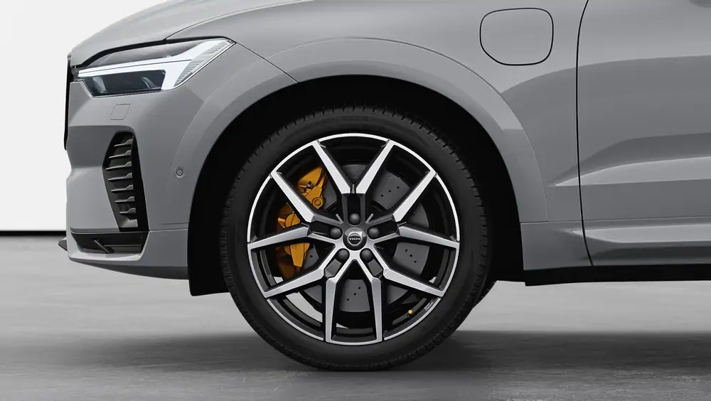 Nouveau Volvo XC60 SUV Polestar Engineered Hybride rechargeable 4 roues motrices Vapour Grey 3