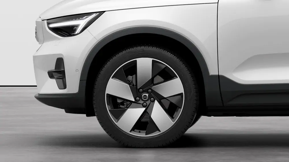Nouveau Volvo C40 Crossover (SUV Coupé) Ultra Électrique 2 roues motrices (Propulsion) Crystal White Pearl 3