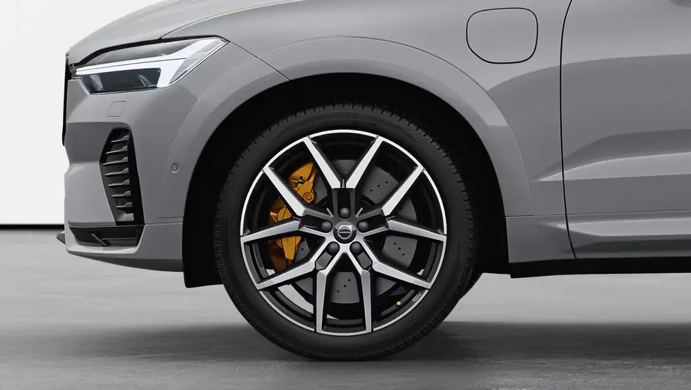 Nouveau Volvo XC60 SUV Polestar Engineered Hybride rechargeable 4 roues motrices Vapour Grey 3