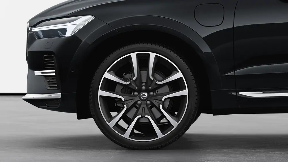 Nouveau Volvo XC60 SUV Ultimate Hybride rechargeable 4 roues motrices Onyx Black 3