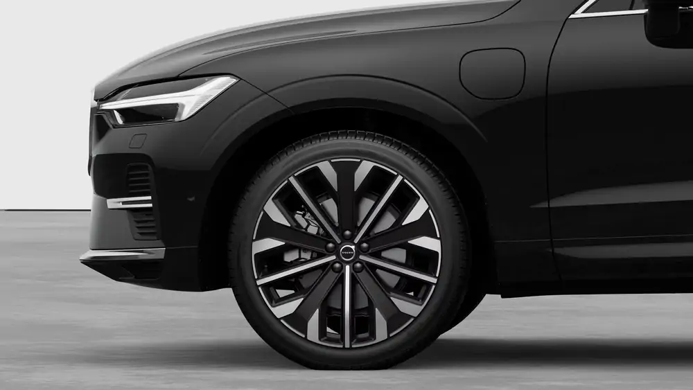 Nouveau Volvo XC60 SUV Ultimate Hybride rechargeable 4 roues motrices Onyx Black 3