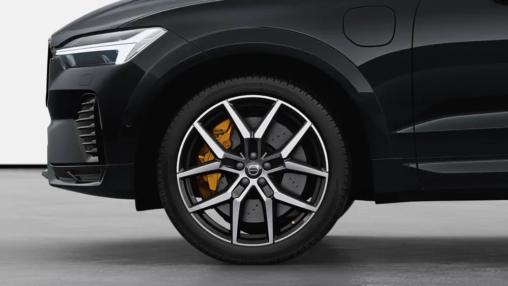 Nouveau Volvo XC60 SUV Polestar Engineered Hybride rechargeable 4 roues motrices Onyx Black 3