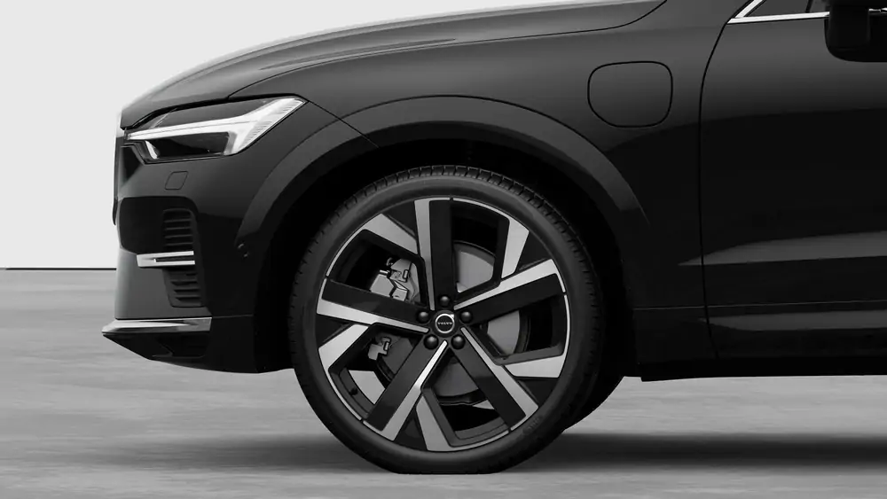 Nouveau Volvo XC60 SUV Ultimate Hybride rechargeable 4 roues motrices Onyx Black 3