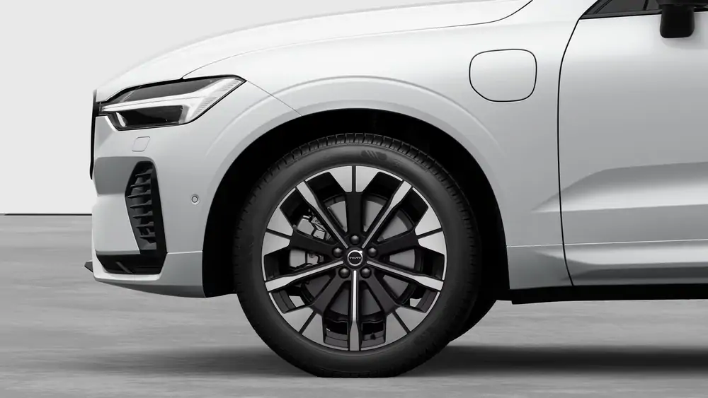 Nouveau Volvo XC60 SUV Ultimate Hybride rechargeable 4 roues motrices Crystal White Pearl 3