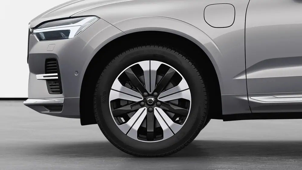 Nouveau Volvo XC60 SUV Plus Hybride rechargeable 4 roues motrices Silver Dawn 3