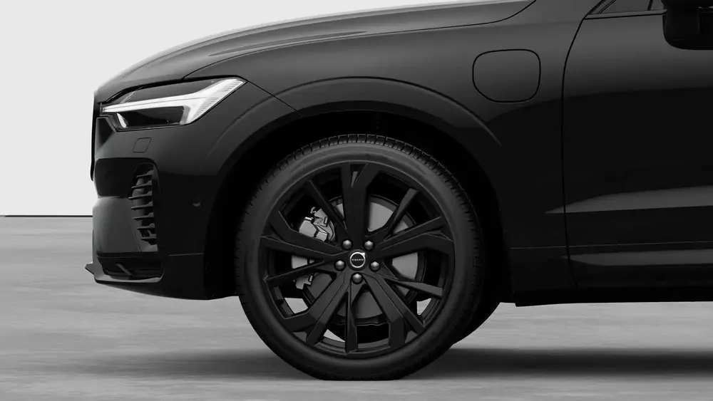 Nouveau Volvo XC60 SUV Ultimate Hybride rechargeable 4 roues motrices Onyx Black 3