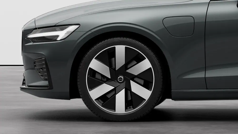 Nouveau Volvo V60 Break Plus Hybride rechargeable 4 roues motrices Forest Lake 3