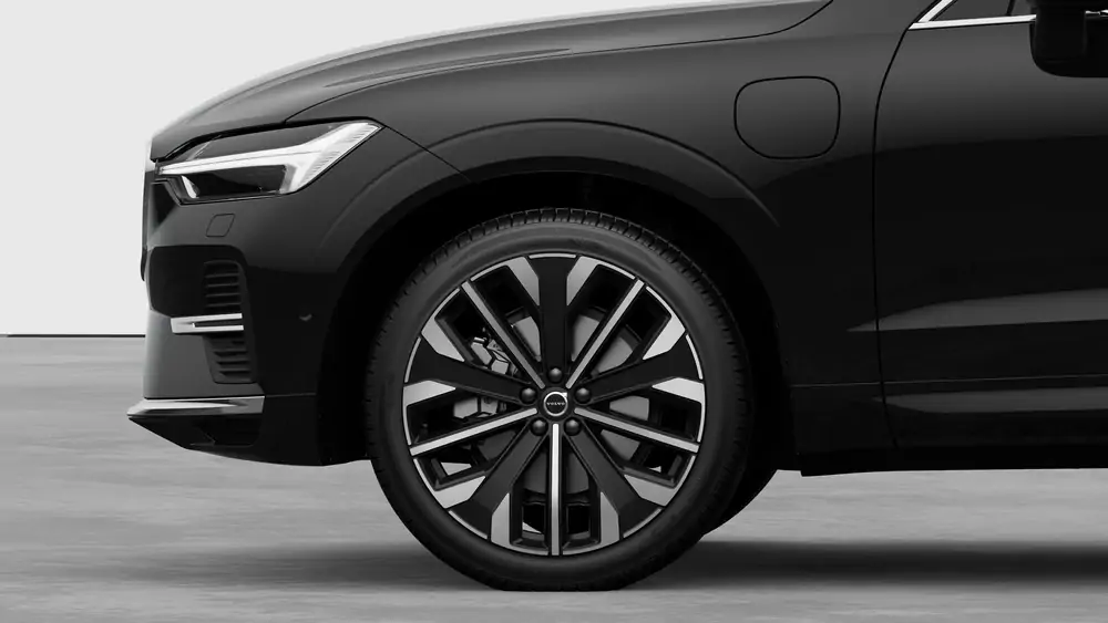 Nouveau Volvo XC60 SUV Ultimate Hybride rechargeable 4 roues motrices Onyx Black 3