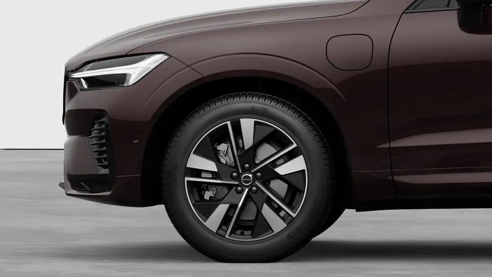 Nouveau Volvo XC60 SUV Plus Hybride rechargeable 4 roues motrices Mulberry Red 3