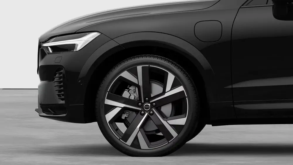 Nouveau Volvo XC60 SUV Ultimate Hybride rechargeable 4 roues motrices Onyx Black 3