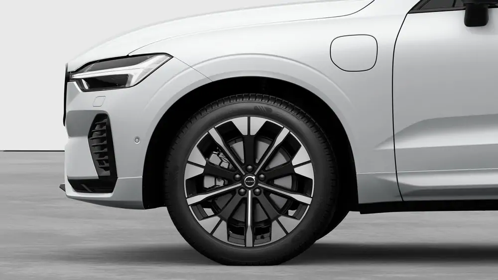 Nouveau Volvo XC60 SUV Ultimate Hybride rechargeable 4 roues motrices Crystal White Pearl 3
