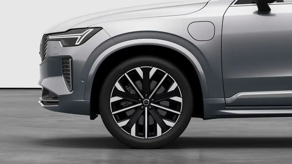 Nouveau Volvo XC90 SUV Ultimate Hybride rechargeable 4 roues motrices Silver Dawn 3