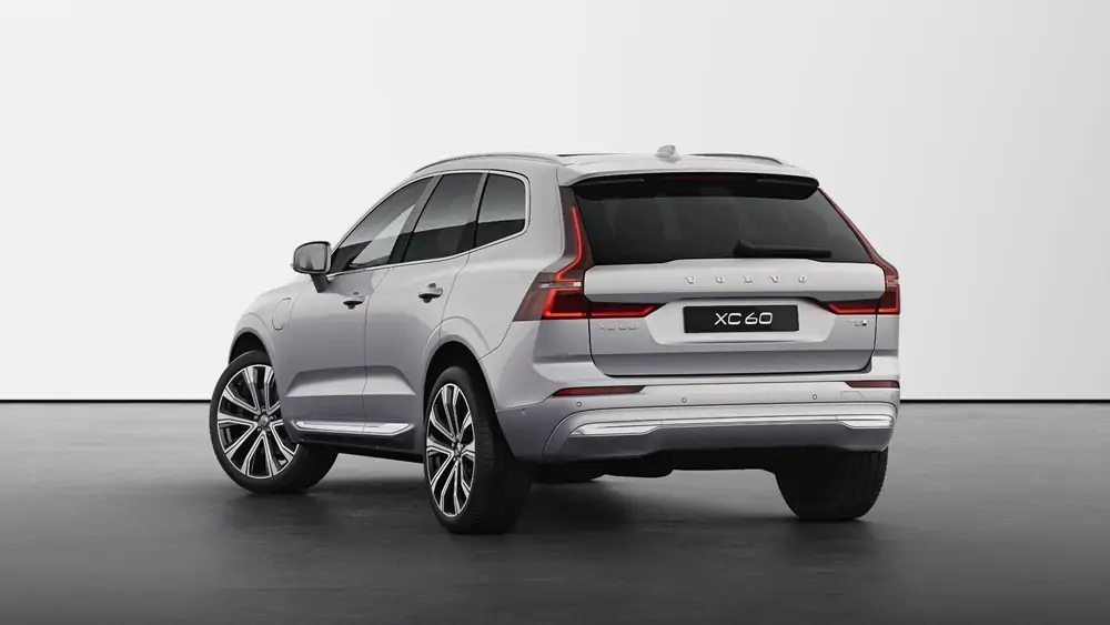 Nouveau Volvo XC60 SUV Ultimate Hybride rechargeable 4 roues motrices Silver Dawn 2