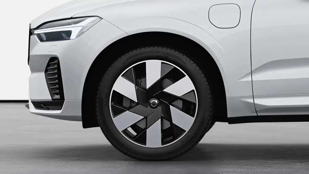 Nouveau Volvo XC60 SUV Ultimate Hybride rechargeable 4 roues motrices Crystal White Pearl 3
