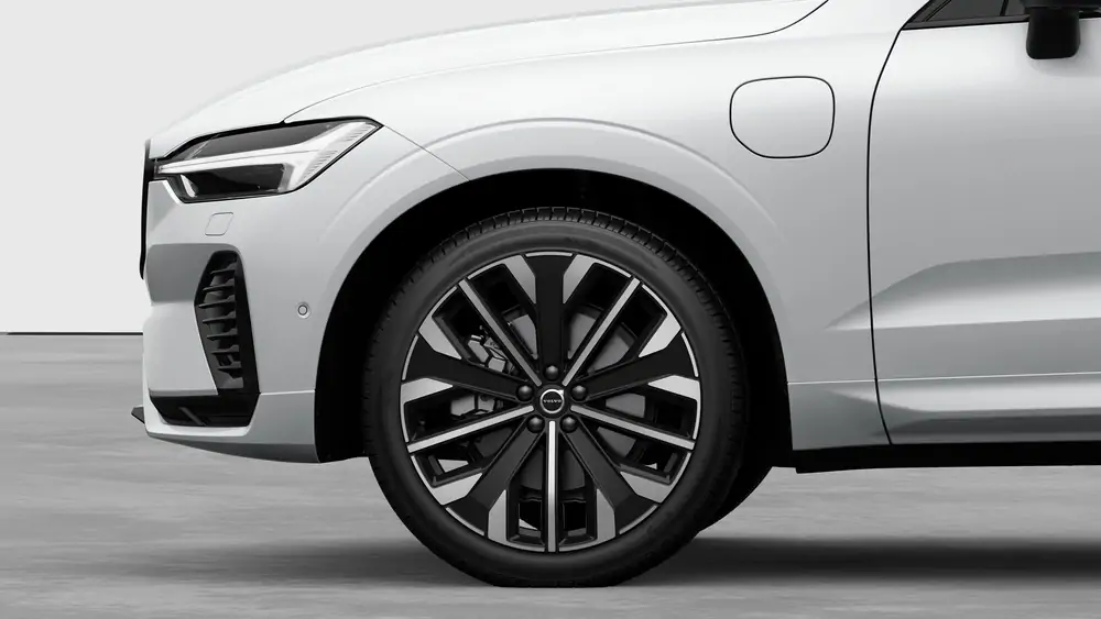 Nouveau Volvo XC60 SUV Ultimate Hybride rechargeable 4 roues motrices Crystal White Pearl 3