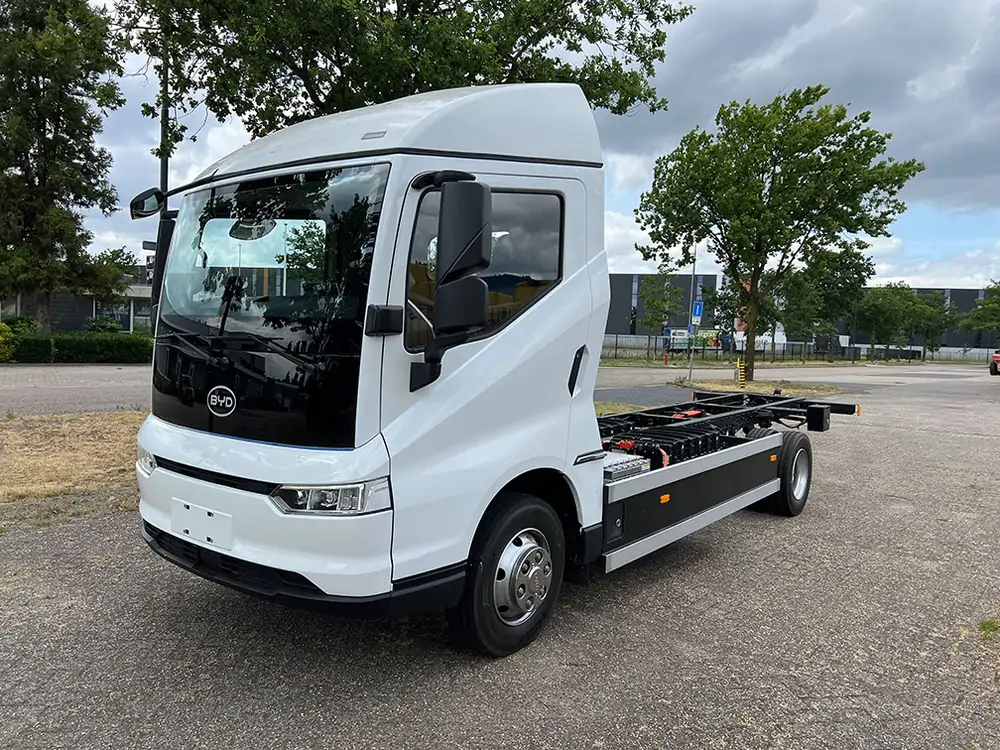 Nieuw BYD ETM6 Wit 1