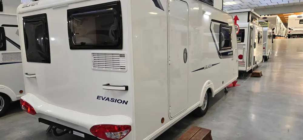 Nouveau SILVER EVASION 390 TDE
(TOKYO) 9