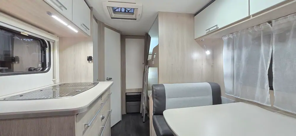 Occasie CARAVELAIR Alba 496 Family 10