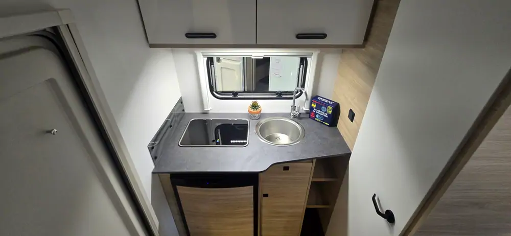 Nouveau CARAVELAIR ALBA 400 9