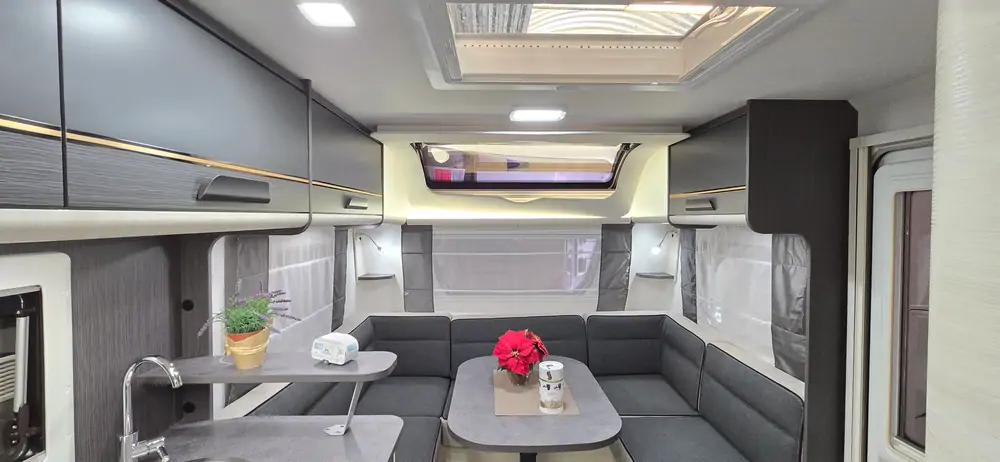 Nieuw CARAVELAIR EXCLUSIVE LINE 542 6