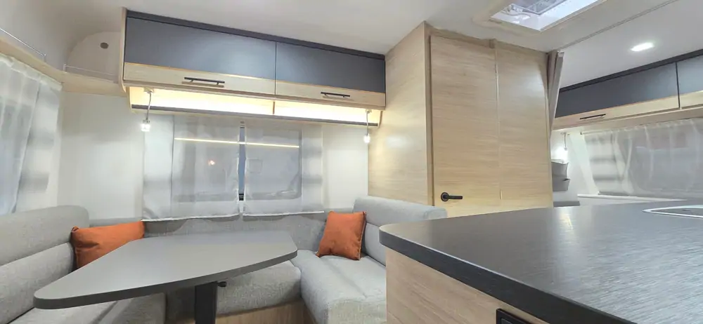 Occasie CARAVELAIR ALBA 430 STYLE 8