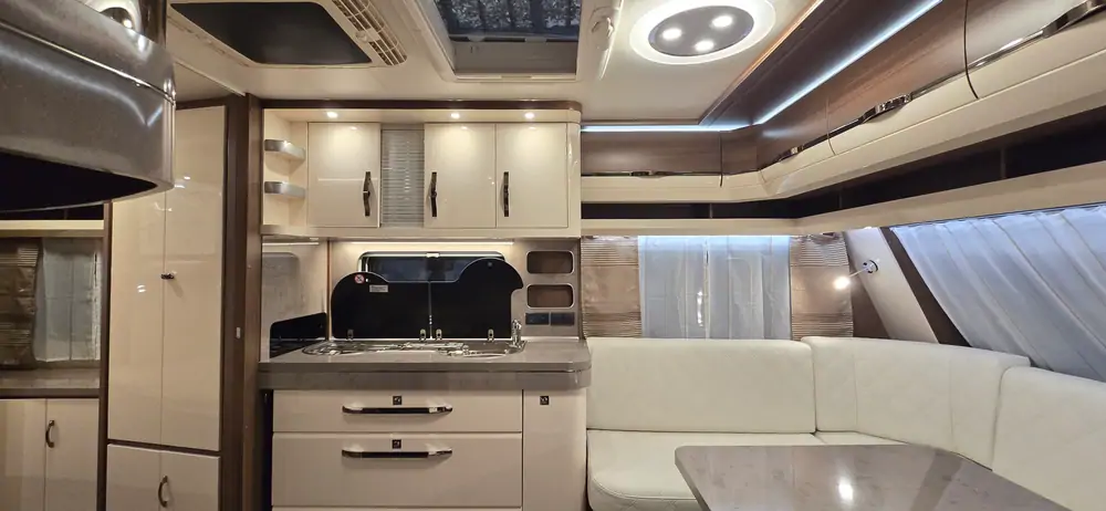 Occasion HOBBY PRESTIGE 560 9