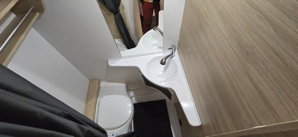 Nouveau CARAVELAIR 460 ALBA 8