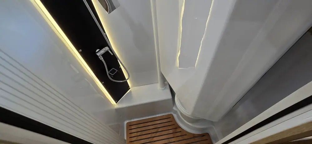 Nouveau CARAVELAIR EXCLUSIVE LINE 542 7