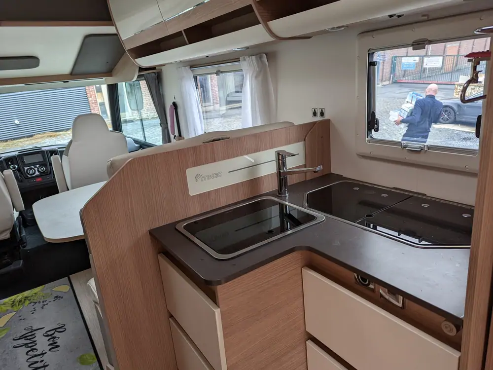 Occasie RAPIDO Itineo SB700 Famili Automaat 12